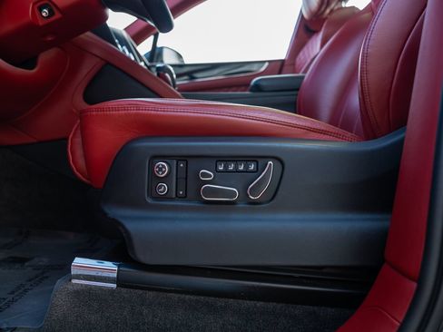 Used 2021 Bentley Bentayga AWD/4WD image 87