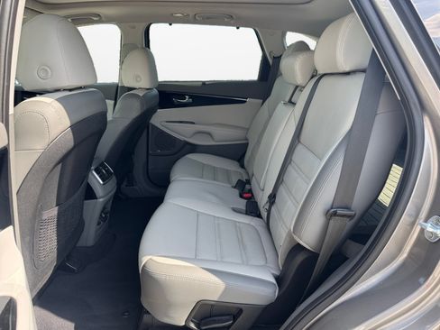 Used 2019 Kia Sorento SX FWD image 16