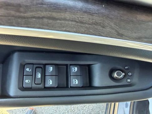 Certified 2023 Jeep Grand Cherokee L Limited AWD/4WD image 11