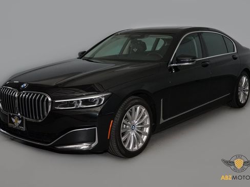 Used 2021 BMW 740i xDrive w/ Premium Package image 3