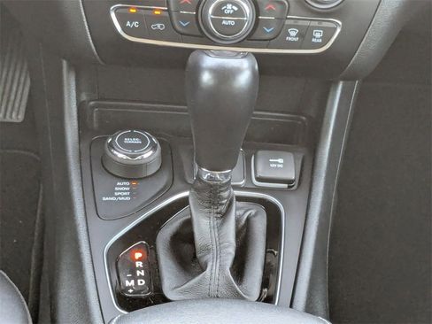 Used 2023 Jeep Cherokee Altitude Lux image 16