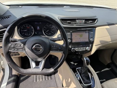 Used 2019 Nissan Rogue SV w/ Sun & Sound Touring Package FWD image 11