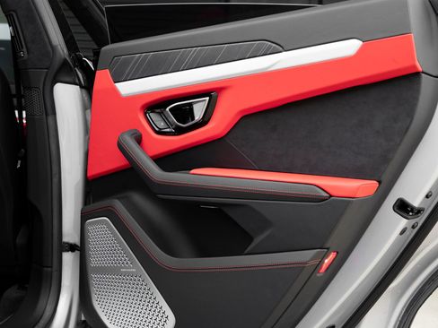 Used 2020 Lamborghini Urus image 41