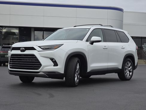 Used 2024 Toyota Grand Highlander AWD Hybrid image 3