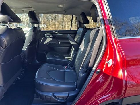 Certified 2022 Toyota Highlander XLE image 15