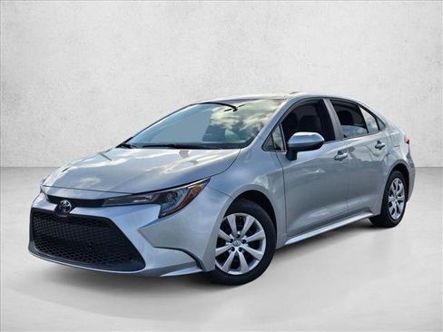 Used 2022 Toyota Corolla LE FWD image 2