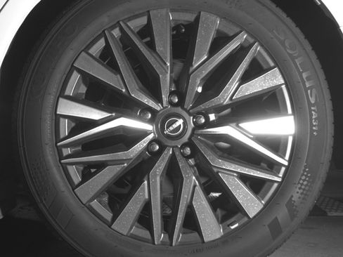 Used 2025 Nissan Altima 2.5 SV FWD image 14