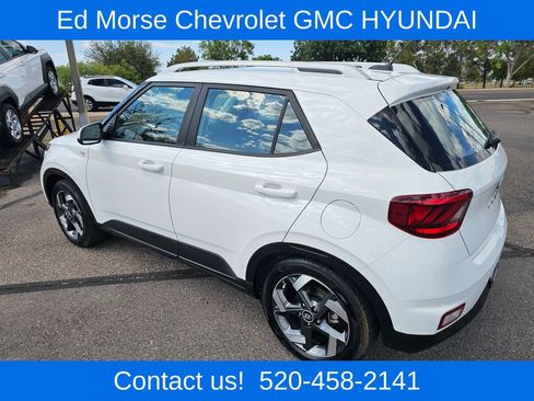 Used 2023 Hyundai Venue SEL w/ Cargo Package FWD image 4