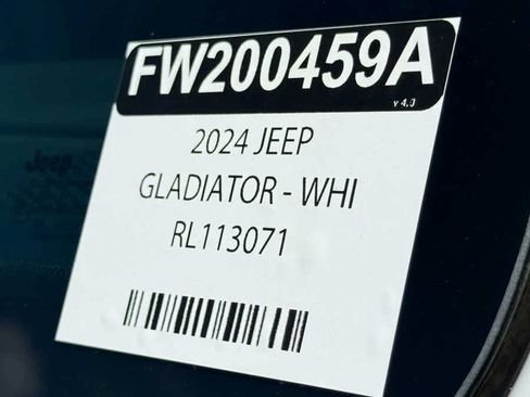 Used 2024 Jeep Gladiator Sport AWD/4WD image 30