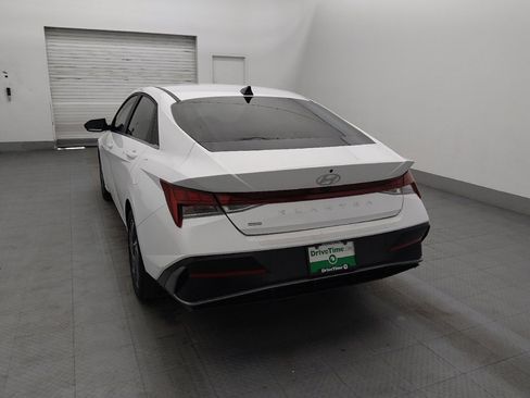 Used 2025 Hyundai Elantra SEL image 5