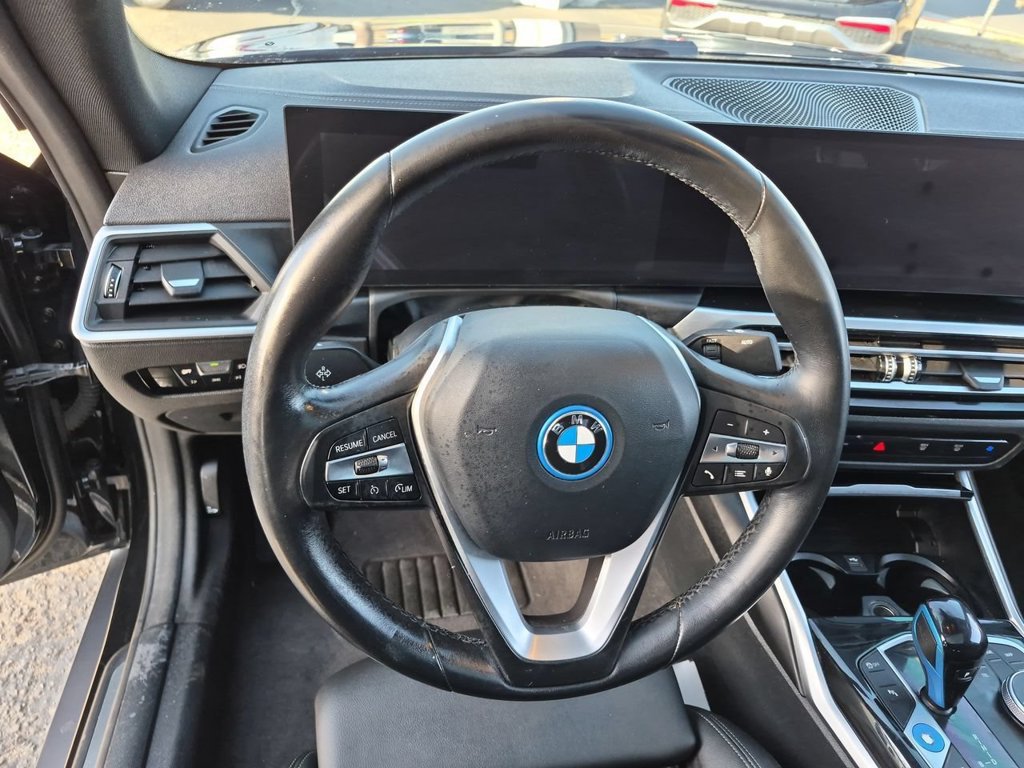 Used 2022 BMW i4 eDrive40 RWD image 11