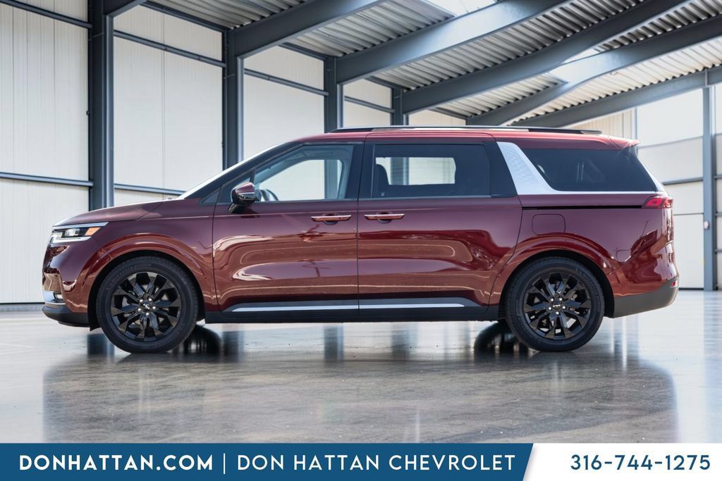 Used 2024 Kia Carnival SX Prestige FWD image 2