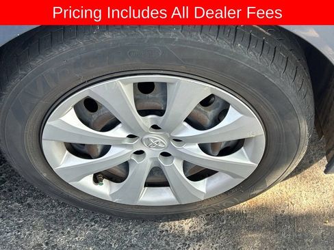 Used 2022 Toyota Corolla LE FWD image 2