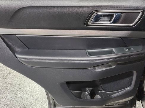 Used 2018 Ford Explorer XLT w/ Equipment Group 202A AWD/4WD image 33