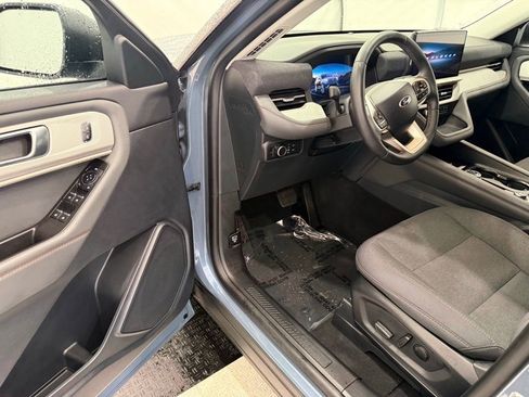 Certified 2025 Ford Explorer Active image 33