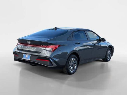 New 2026 Hyundai Elantra Blue image 5