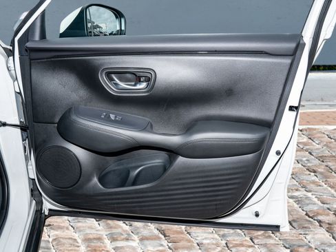 Used 2023 Honda HR-V LX image 12