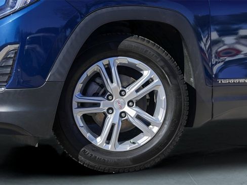 Used 2021 GMC Terrain SLE image 4