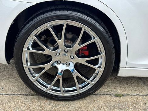 Used 2011 Chrysler 300 C RWD image 31