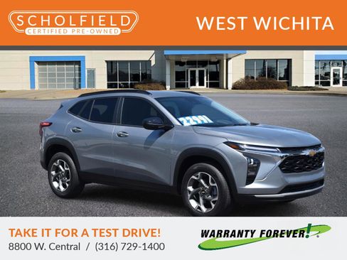 Used 2024 Chevrolet Trax LT w/ Driver Confidence Package FWD image 1