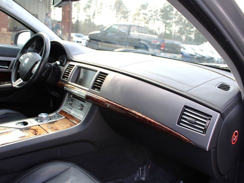 Used 2009 Jaguar XF Luxury image 23