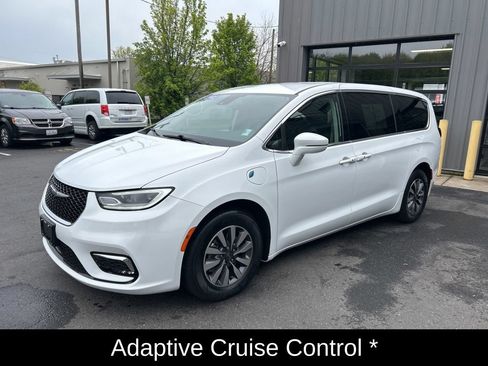 Used 2022 Chrysler Pacifica Touring-L FWD image 7