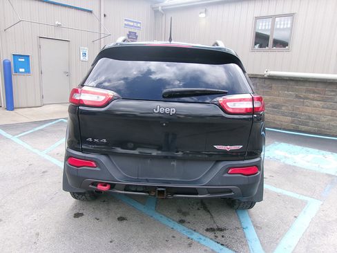 Used 2014 Jeep Cherokee Trailhawk w/ Comfort/Convenience Group AWD/4WD image 5