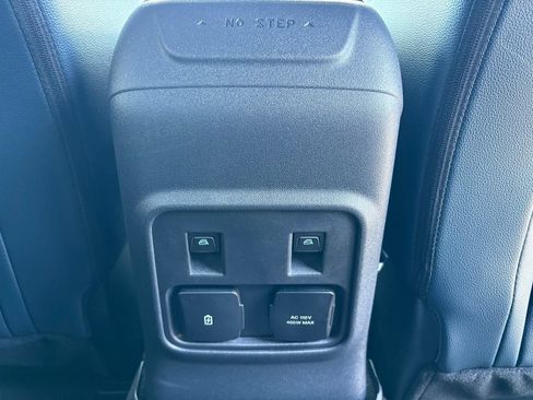 Used 2024 Ford Bronco Outer Banks w/ Sasquatch Package AWD/4WD image 32