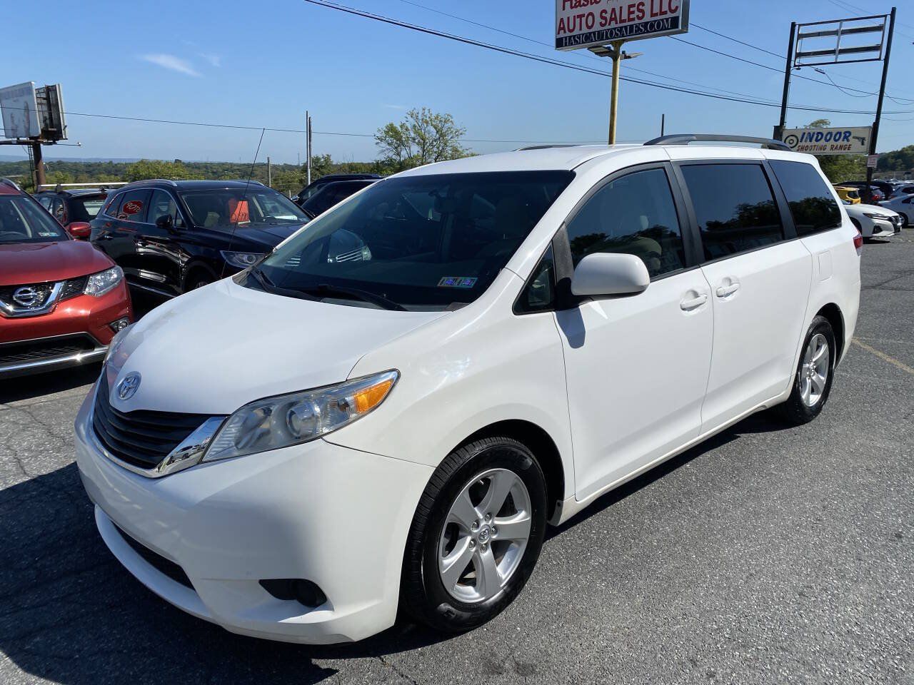Used 2014 Toyota Sienna LE FWD image 1