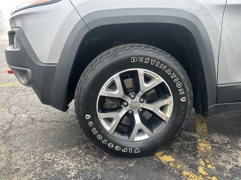 Used 2015 Jeep Cherokee Trailhawk w/ Leather Interior Group image 18