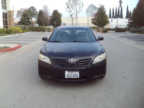 Used 2009 Toyota Camry LE image 2