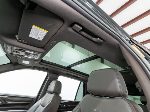 Used 2021 GMC Yukon Denali w/ Denali Premium Package RWD image 17