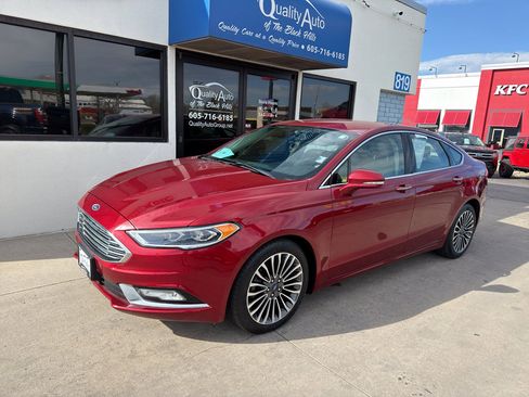 Used 2017 Ford Fusion SE w/ Fusion SE Technology Package FWD image 2