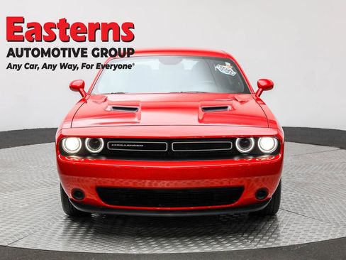 Used 2023 Dodge Challenger SXT image 2