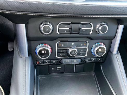 Used 2023 GMC Yukon SLT image 33