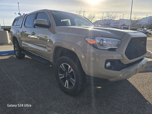 Used 2016 Toyota Tacoma TRD Sport image 6