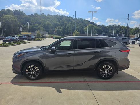 Used 2022 Toyota Highlander XLE image 8