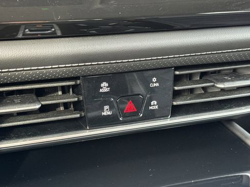 Used 2025 Volkswagen Atlas SE image 23