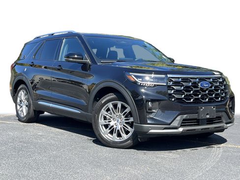 Used 2025 Ford Explorer Platinum image 2