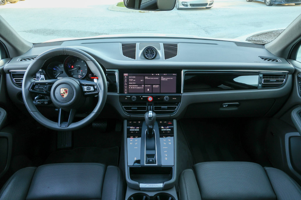 Certified 2026 Porsche Macan AWD/4WD image 33