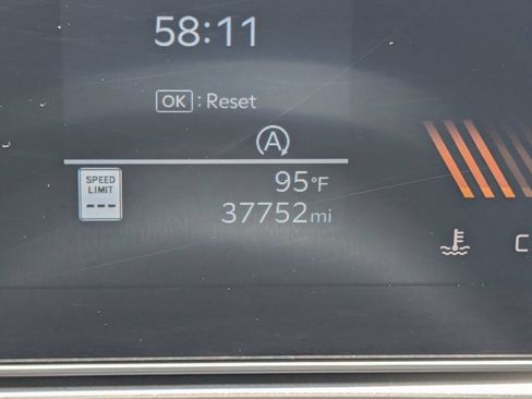 Used 2025 Kia Sorento LX FWD image 19