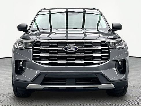 Certified 2025 Ford Explorer Active w/ Active Comfort Package AWD/4WD image 3