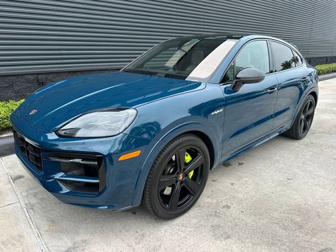 Certified 2025 Porsche Cayenne S image 7