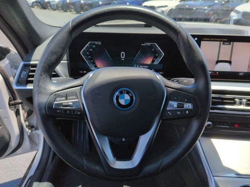 Used 2023 BMW i4 eDrive40 w/ Premium Package RWD image 18