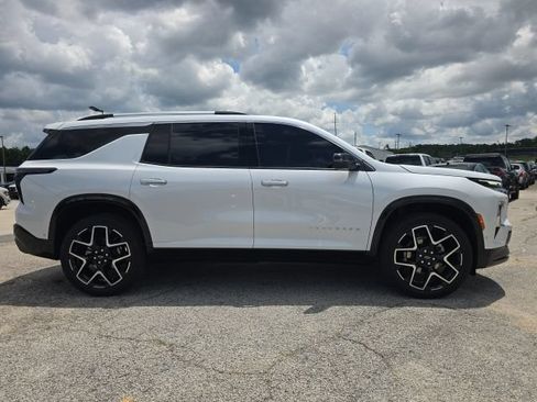 Used 2025 Chevrolet Traverse High Country FWD image 6