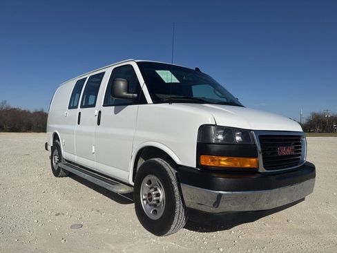 Used 2024 GMC Savana 2500 w/ Driver Convenience Package image 5