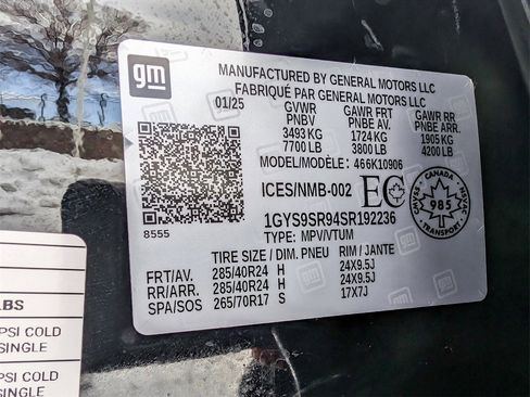 Certified 2025 Cadillac Escalade ESV V image 34