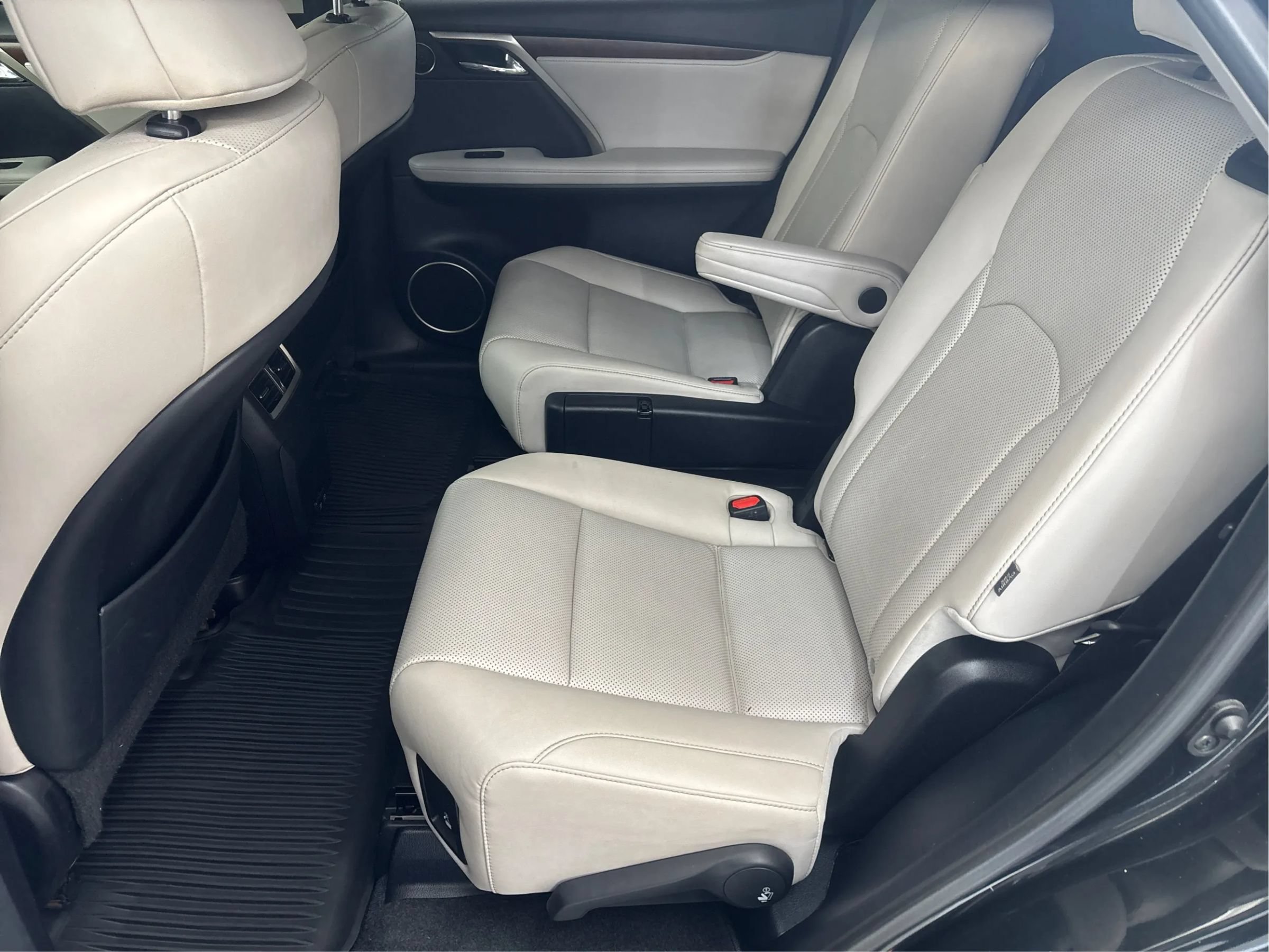 Used 2020 Lexus RX 350L Premium w/ Premium Package AWD/4WD image 14