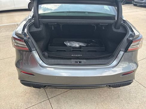 Used 2023 Nissan Maxima SR w/ Sport Mat Group FWD image 8