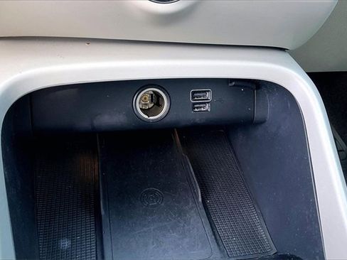 Used 2020 Volvo XC40 T5 Inscription image 16